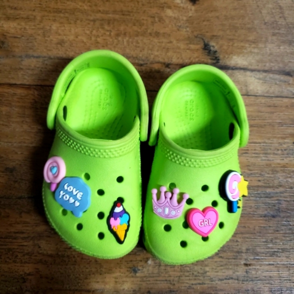 Toddler Girls Sz 5 Green Crocs with Assorted Fun Charms